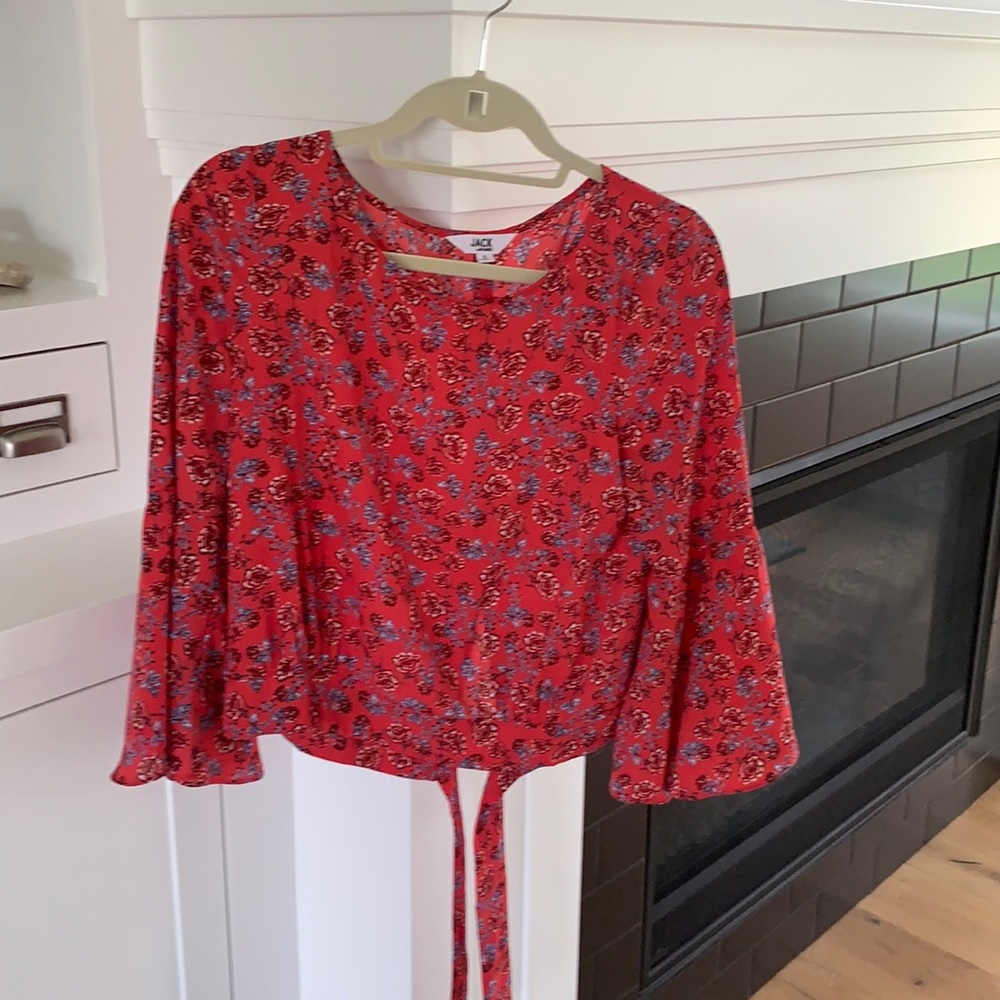 Adorable bell sleeve tie waist top!